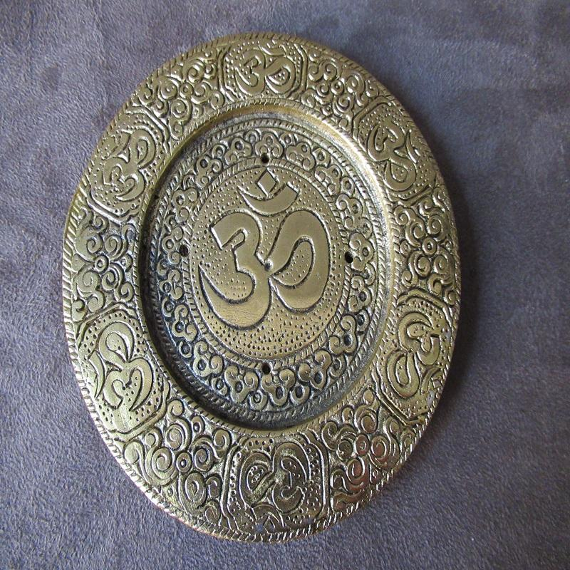 Porte encens en laiton doré "om"