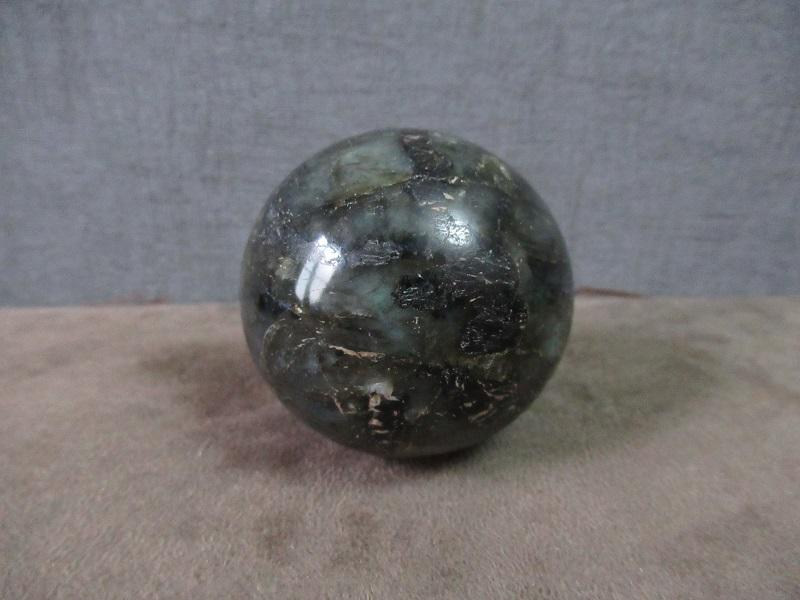 Sphère labradorite 55mm de diamètre