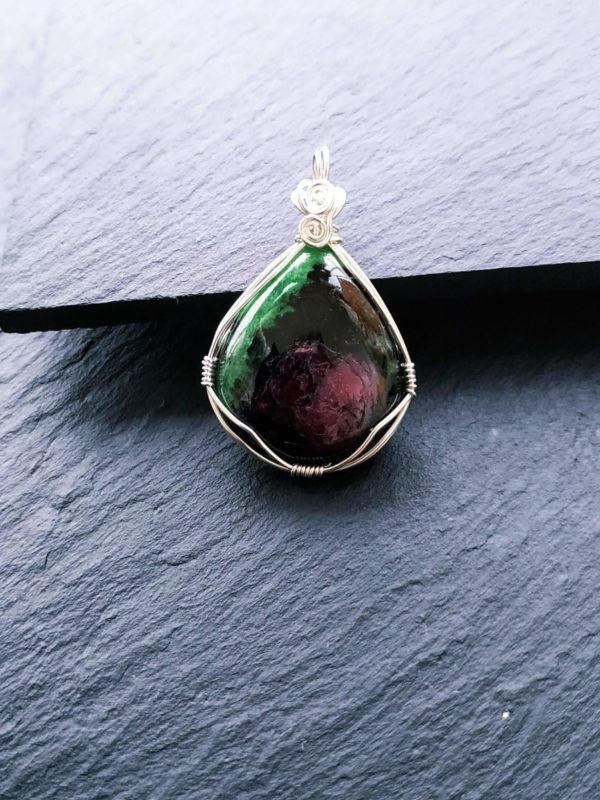 Pendentif argent zoïsite à rubis