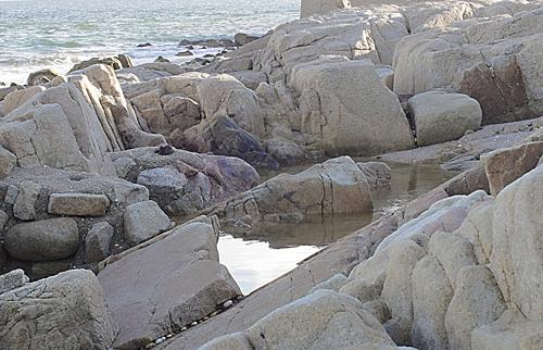 "Rochers en bord de mer " Papier  peint vinyle  Pan de mur 2X158X250