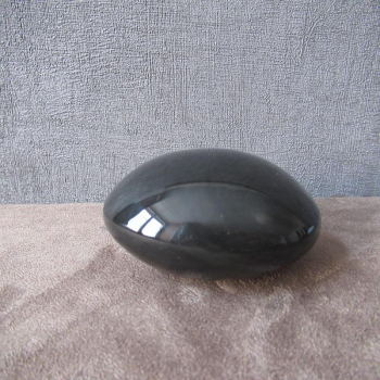 Gros galet d'obsidienne "oeil celeste"