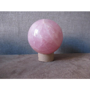 Grosse sphère de quartz rose