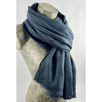 Étole ou écharpe épaisse gris bleuté en cachemire naturel et éthique du Népal.