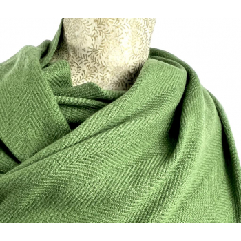 Étole, écharpe épaisse à larges chevrons vert vif uni en cachemire naturel et éthique du Népal.