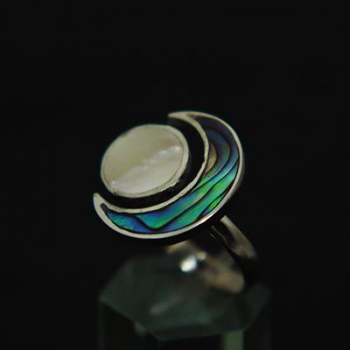 Bague Eclipse argent et nacre. Pour Noël offrez de la Lumière