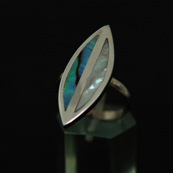 Bague Masaï argent et nacre. Pour Noël offrez de la Lumière