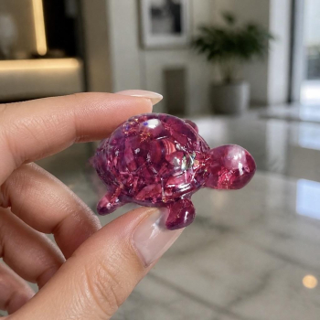 Orgonite bébé tortue Lisou - quartz cerise