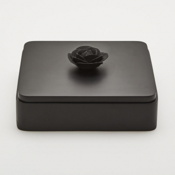 Boîte décorative en bois ornée d'une fleur en porcelaine / BLACK ROSE XL