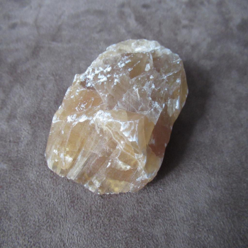 Calcite orange-miel brute 3