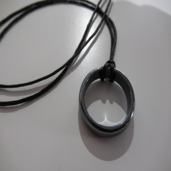 Collier avec anneau d'hématite