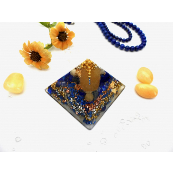 Orgonite pyramide calcite orange et lapis lazuli