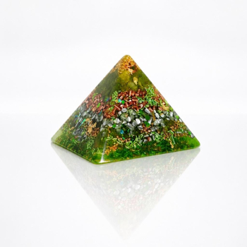Pyramide petit modèle péridot