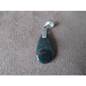 Pendentif en jaspe héliotrope