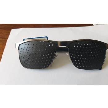 Lunettes à grilles   ou  lunettes à trous monture acier + en cadeau Ebook 67 pages "voir sans lunettes"d une valeur de 25 € 