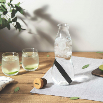 Carafe en verre avec filtre à charbon