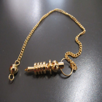 Pendule "isis" en laiton doré