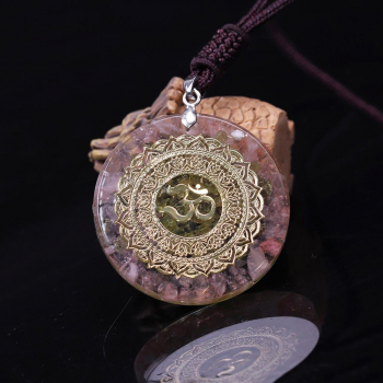 Pendentif orgonite Mandala Om -quartz rose