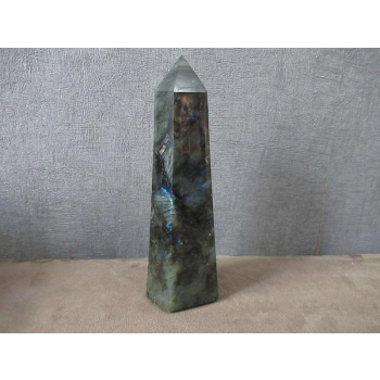 Grande pointe de labradorite