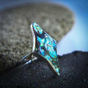 Bague Osiris argent et nacre. Pour Noël offrez de la Lumière