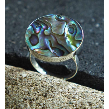 Bague Epure argent et nacre. Pour Noël offrez de la lumière.