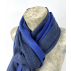 Étole, écharpe bleu jean à bordure bleu majorelle en cachemire naturel et éthique du Népal.