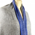 Etole, écharpe gris avec une bordure bleu en cachemire naturel et éthique du Népal.