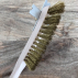 Brosse pour grille de barbecue avec racloir